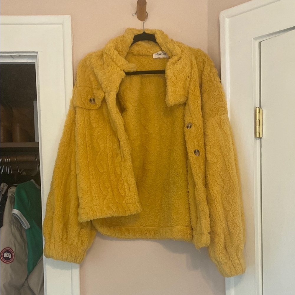 FUZZY YELLOW BUTTON UP JACKET / SIZE LARGE